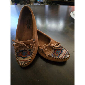 Boho Prarie Suede Minnetonka Brown Moccasins with Blue Pattern, Size 6